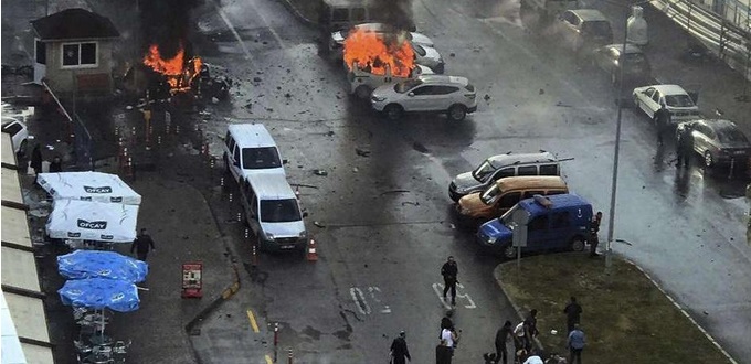 Turquie : Deux morts et dix blessés dans une attaque terroriste à Izmir