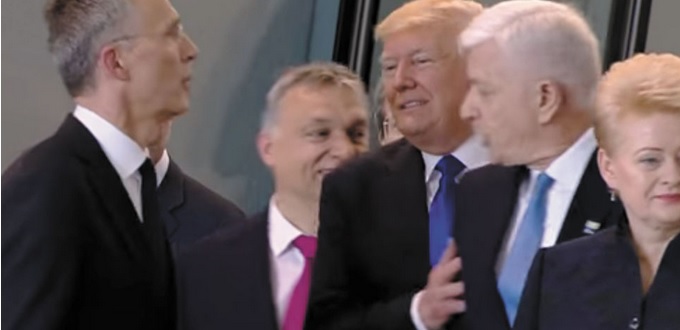 Vidéos - A Bruxelles, et pour sa première visite à l’OTAN, le président américain se fait remarquer