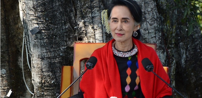 En Birmanie, après 400 morts, Aung San Suu Kyi sort de son silence et dénonce la « désinformation »