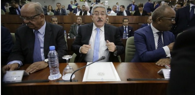 Le gouvernement algérien, confronté à l’étranglement financier, fera marcher la planche à billets