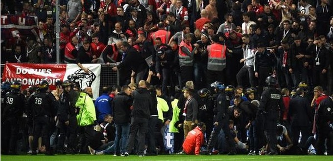 Une barrière cède dans un stade en France, plusieurs blessés