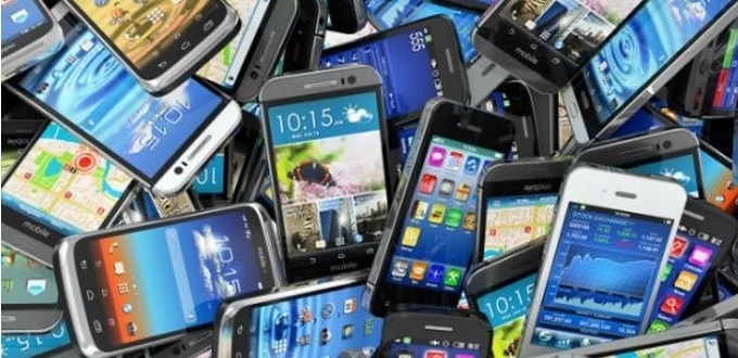Saisie de 8.300 téléphones portables neufs au poste frontalier de Guergarate