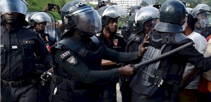 Vidéo - Le public marocain reçoit des gaz lacrymogènes à Abidjan