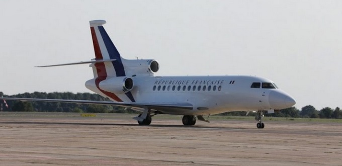L'avion d'E. Macron percute celui du président sénégalais à l'aéroport de Dakar