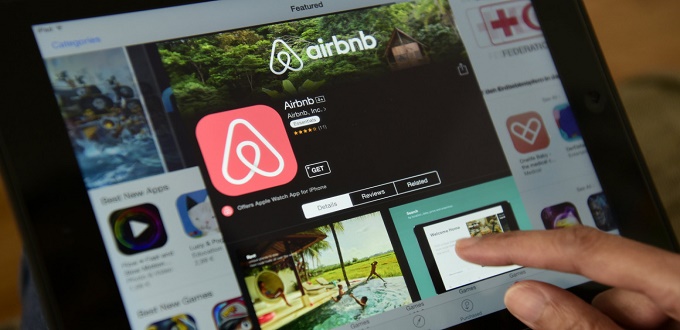Le gouvernement envisage de taxer les offres de location sur Airbnb
