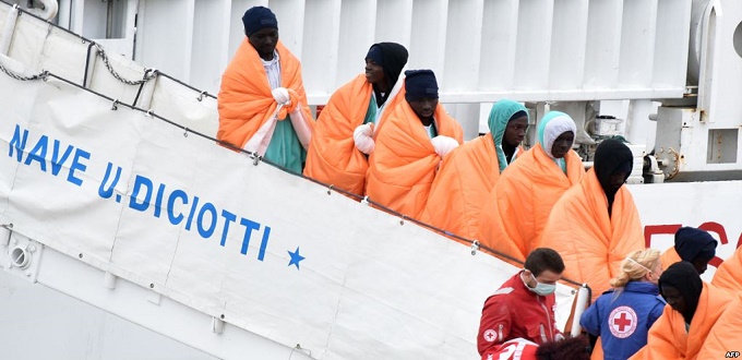 Les "populistes" italiens promettent d'expulser 500 000 migrants