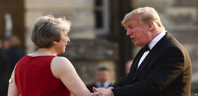 Trump torpille le projet de Brexit de Theresa May lors de sa visite au Royaume-Uni