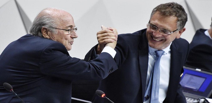 Coups de poignard, nouvelle réglementation, ventes… Blatter (re)solde des comptes