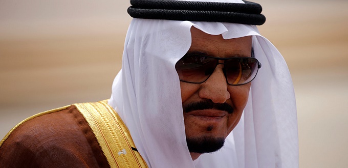 Le roi saoudien appelle à l'action contre l'Iran et soutient la paix au Yémen