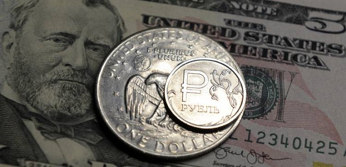 Pour contrer les sanctions, Moscou écarte le dollar dans ses transactions
