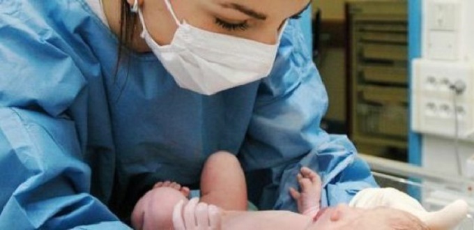 Santé reproductive: des sages-femmes et infirmières arabes plaident pour l'amélioration de leur statut social  